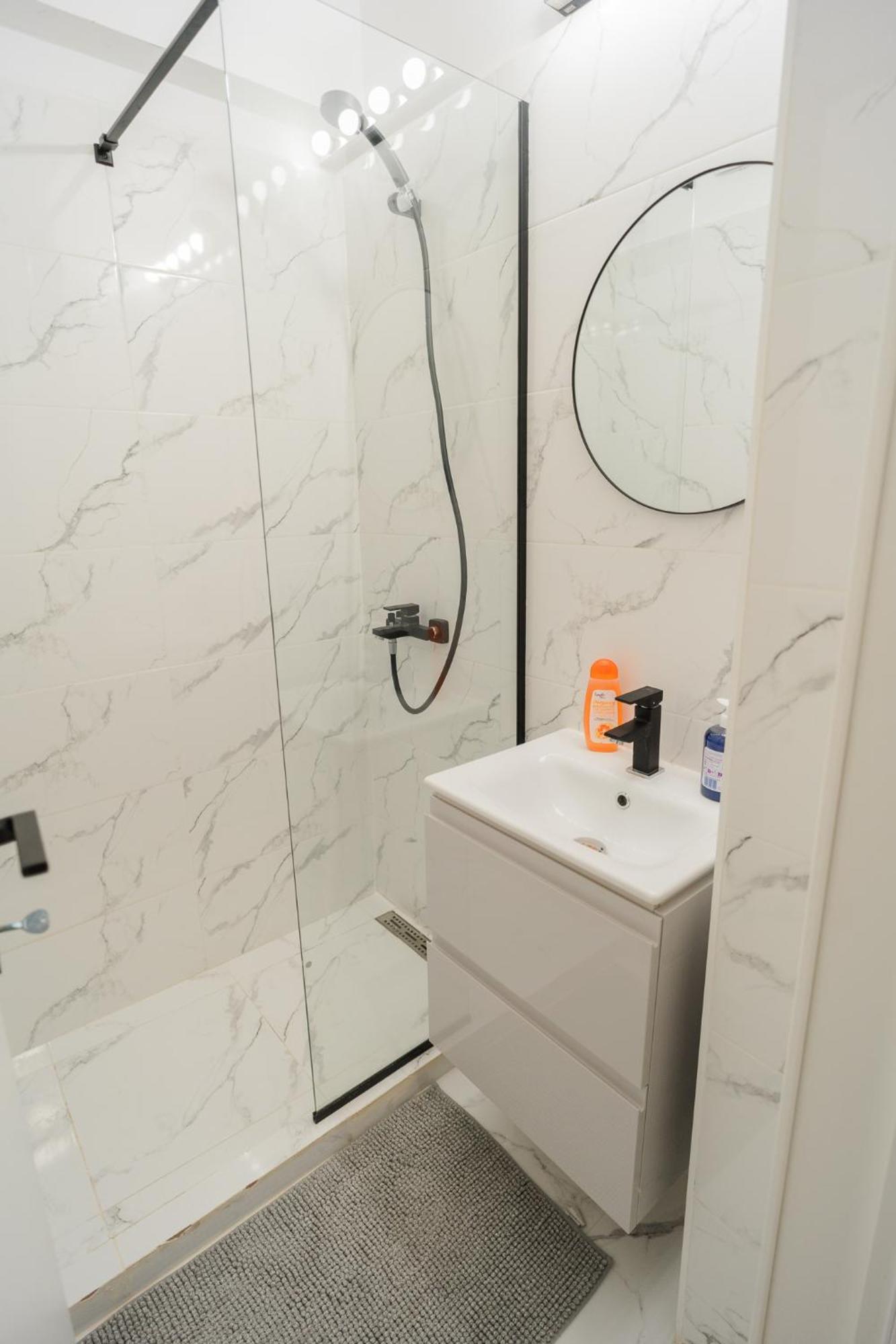 Elegant Gem Victoriei Avenue Apartment บูคาเรสต์ ภายนอก รูปภาพ
