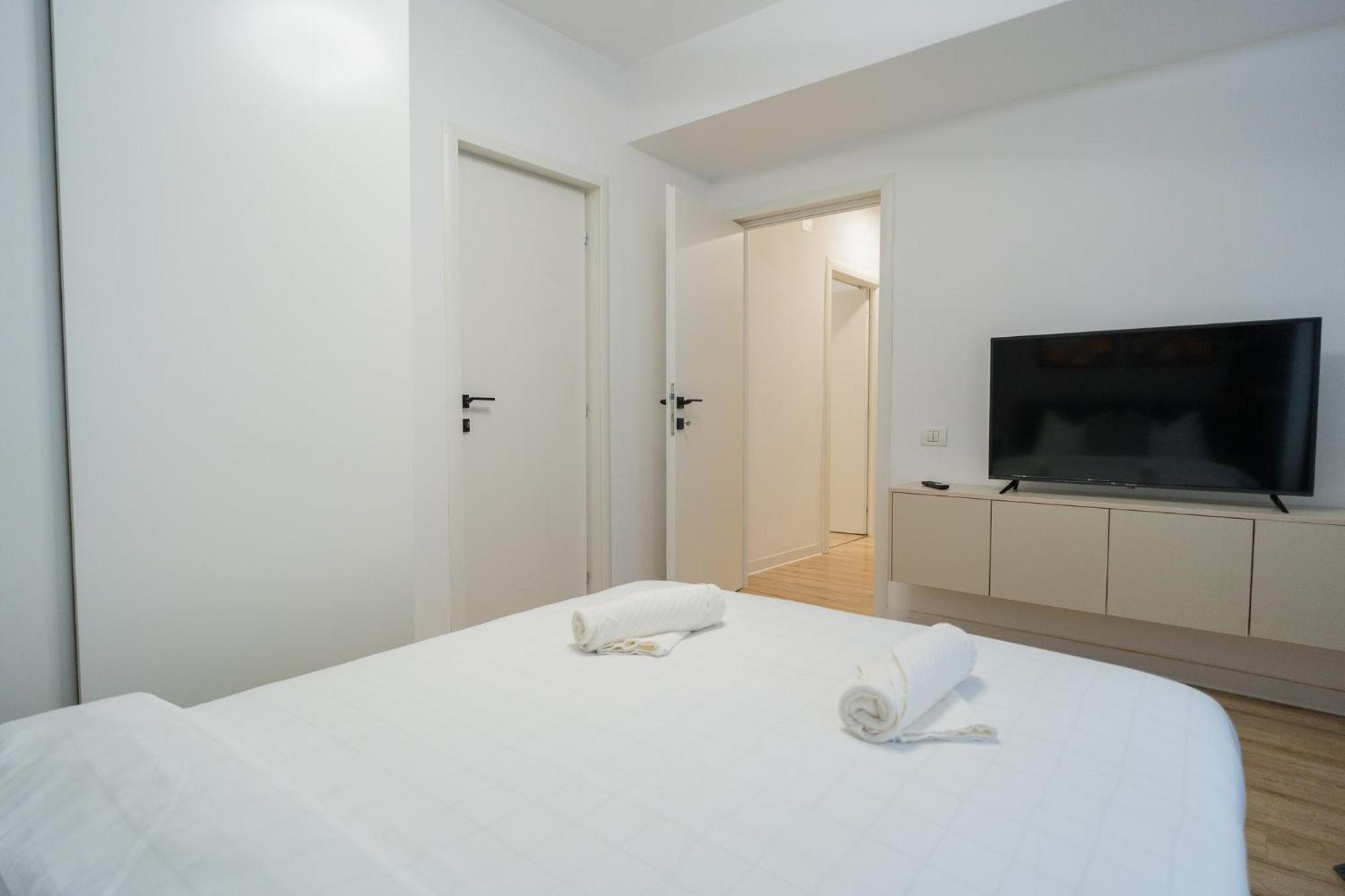 Elegant Gem Victoriei Avenue Apartment บูคาเรสต์ ภายนอก รูปภาพ